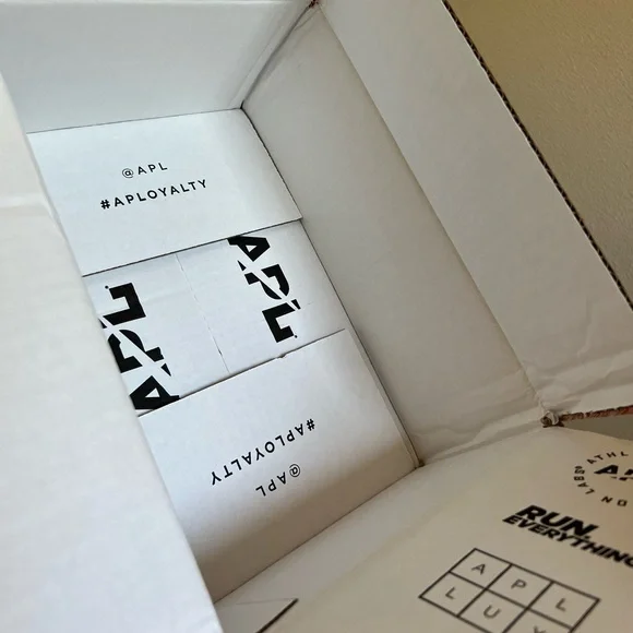 NEW APL Women’s Techloom Tracer Beach/Metallic Pearl/White Size 7.5 - Picture 12 of 13